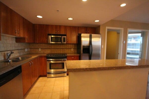 Lovely 2 Bedroom Downtown Condo