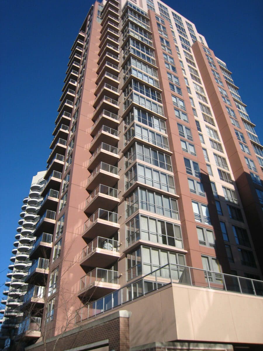 Lovely 2 Bedroom Condo - Axxis Building!