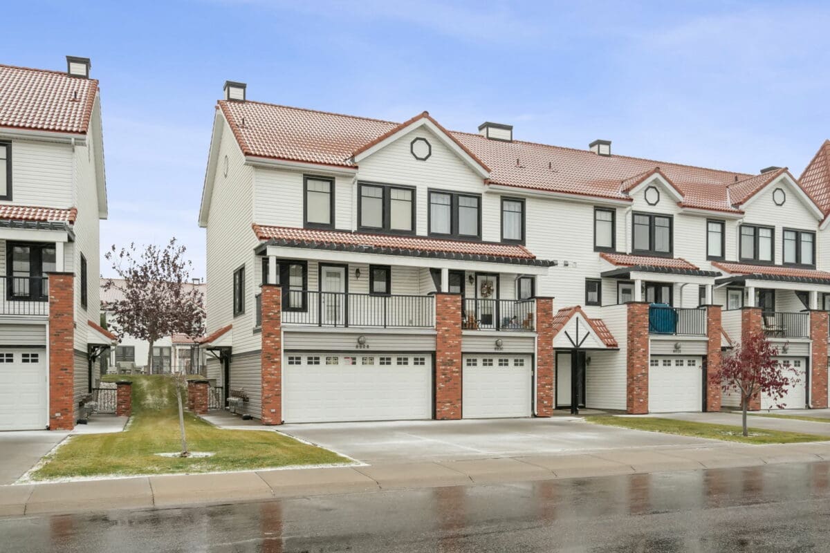 Lovely Royal Oak Townhouse w/ Two Primary Suites!